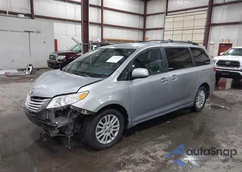 2017 Toyota Sienna Xle 8 Passenger z USA, uszkodzony, nr VIN 5TDYZ3DC1HS829912